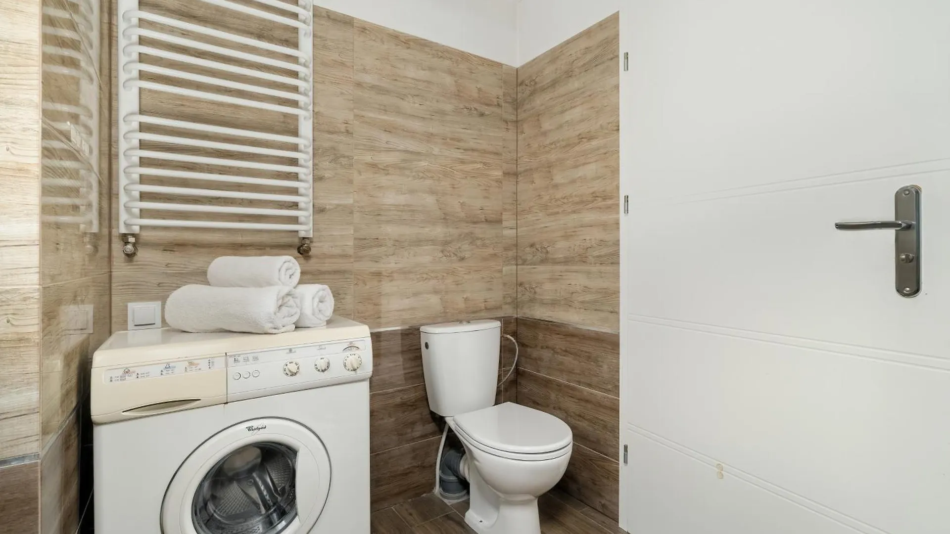 Stylowe I Eleganckie Studia Very Berry W Poznaniu By Noclegi Renters Apartament Poznań